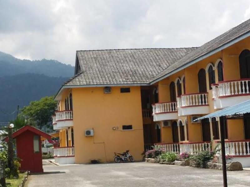 Hji Residensi Hotel Kuah Exterior photo