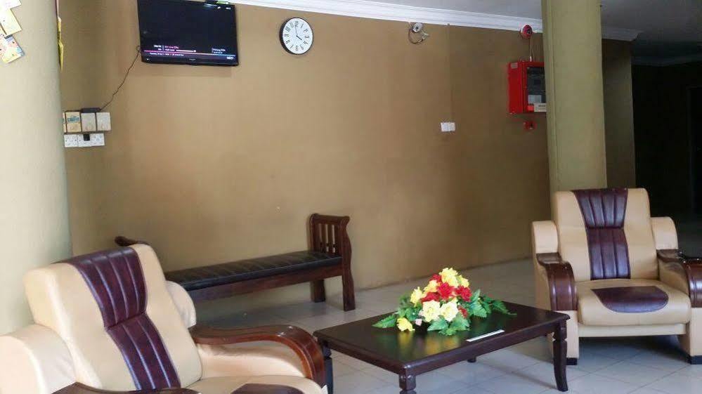 Hji Residensi Hotel Kuah Exterior photo