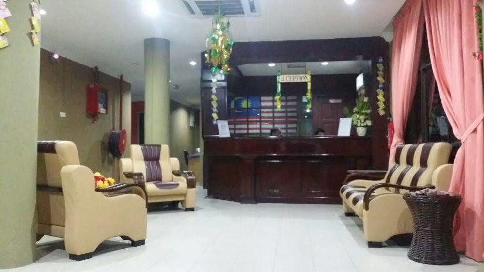 Hji Residensi Hotel Kuah Exterior photo