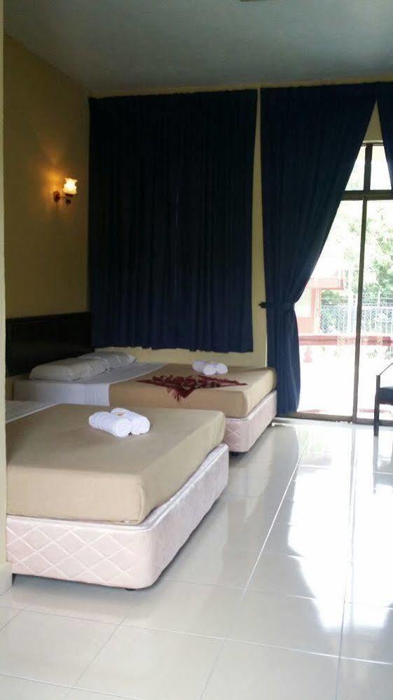 Hji Residensi Hotel Kuah Exterior photo