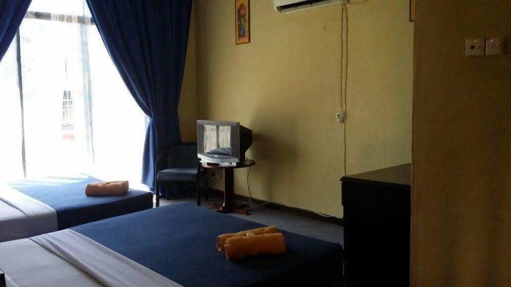 Hji Residensi Hotel Kuah Exterior photo